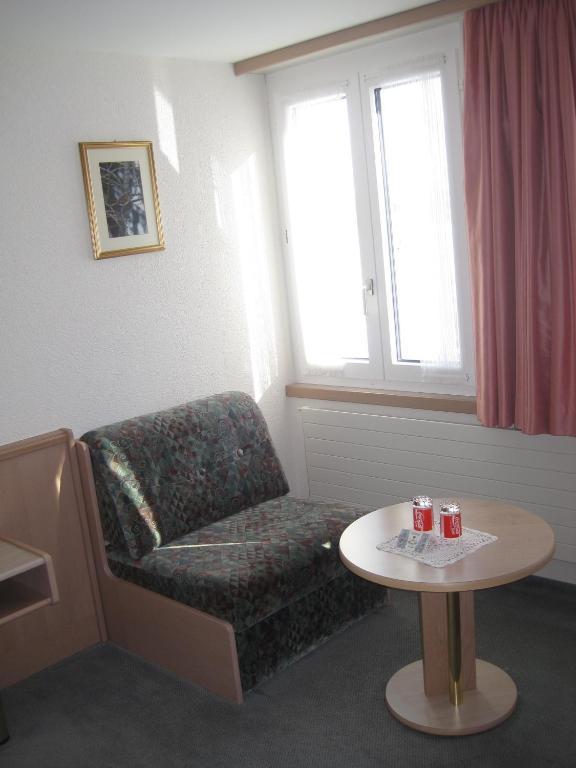 Hotel Des Alpes Realp Rum bild