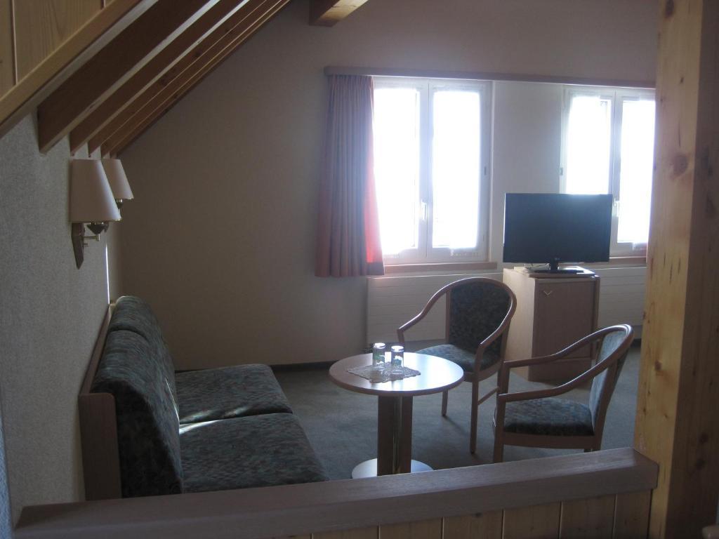 Hotel Des Alpes Realp Rum bild