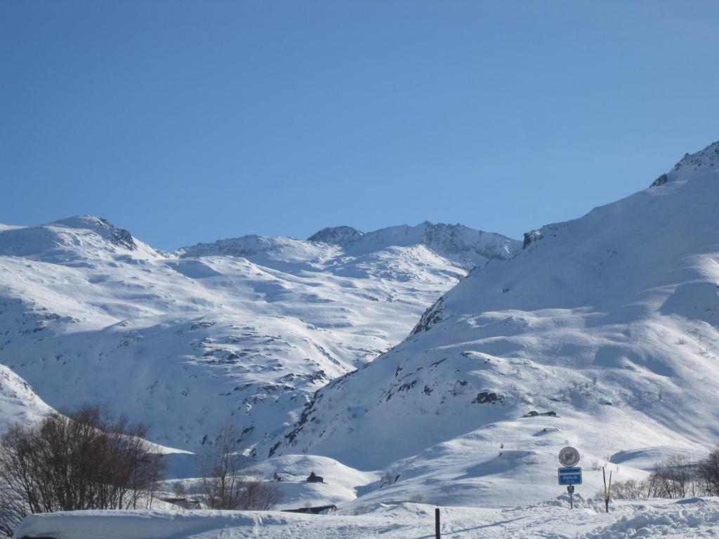 Hotel Des Alpes Realp Exteriör bild